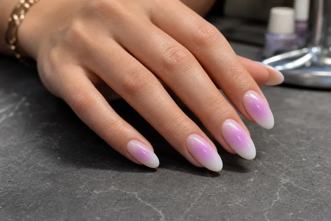 Aura nails krok po kroku: jak zrobić efekt mgiełki bez smug i bez aerografu
